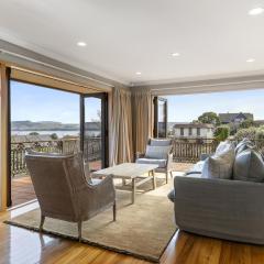 Harvey Lake House - stylish comfort with outdoor deck and lake views