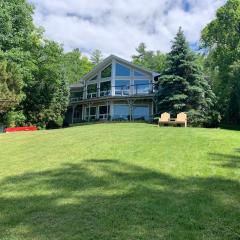 Luxurious Lakefront Cottage, Sleeps 12