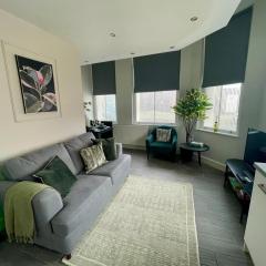 Woolton WasherDryer Sofa Bed Free Parking