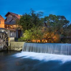 Pigeon Forge View by American Patriot Getaways