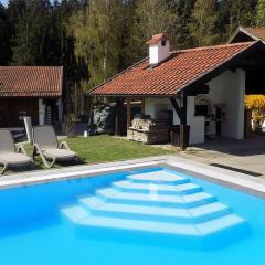Wohnung Mit Möblierter Terrasse Und Waldblick