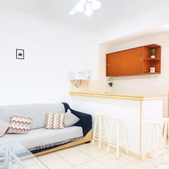 1 quadra Da Praia de Copacabana - 1 Block from the Beach
