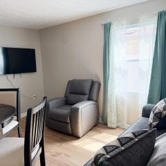 5th Street Retreat - KING 1BD-1BA Apt in Henderson