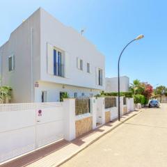 Stylish Island Villa with Sunlit Garden
