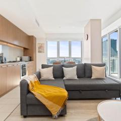 Ultima Escapes - Premium Penthouse in Adelaide CBD, 2BR, Free Parking, Wi-Fi
