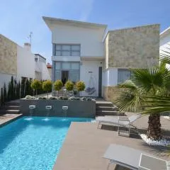 Villa with Garden & Roof Deck
