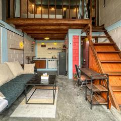 Cozy 1BR mezzanine Loft with shared Pool, Gym and Private Kitchen in Canggu