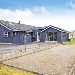 10 person holiday home in Brovst-By Traum