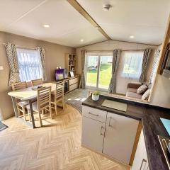 8 Berth Caravan For Hire Near Clacton-On-Sea In Essex Ref 26281E
