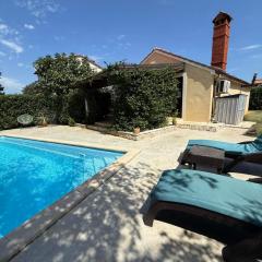 Rustic house with private swimming pool