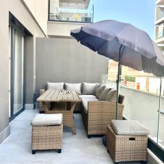 Sofi - modern with private garage