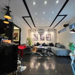 The Noir Niche - F10 - Self Checkin