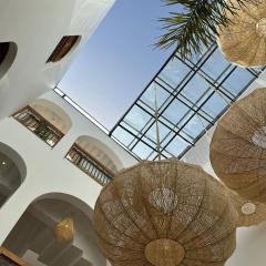 Private Riad Loulou Zitoun - rooftops - 2 pools - 4 rooms
