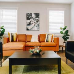 Birdsong Bungalow - Hot Tub, Game Room, Fire Pit