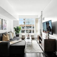 Modern Lakefront Escape Walk to Waterfront