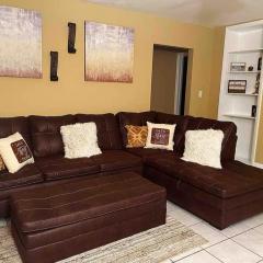 Lovely 2 Bedroom Condo With Free Parking & Wifi!!