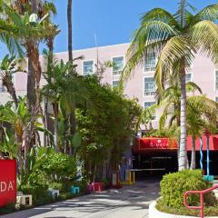 라마다 플라자 웨스트 할리우드 호텔 앤 스위트(Ramada Plaza by Wyndham West Hollywood Hotel & Suites)