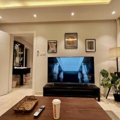 has a roof 3BR 20 min to Airport