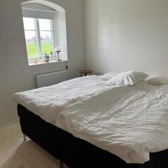 Cozy guest house with outdoor hot tub