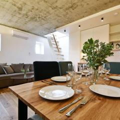 Domillion 3bdr Rooftop Terrace AC P369