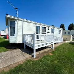 Lovely Caravan With Wifi & Decking At Felixstowe Beach Holiday Park Ref 55005Sw