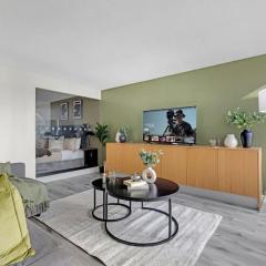 Luxury Waterfront Escape Stylish 3BR Condo