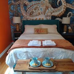 Beachy pet & family friendly cottage close to NAS no pet fee