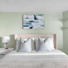 Cozy Waterfront Studio plus Parking by the Bentway