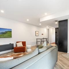 Bright Kingston Stay with Balcony Access