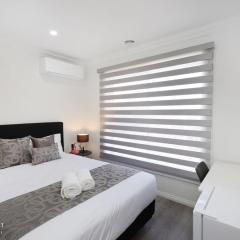 207 Chic Queen BR with Fast WiFi - Brunswick East