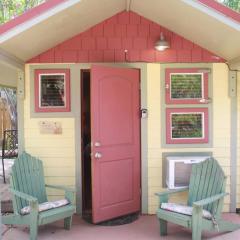 Kenzie's Cottage - Downtown, Hot Tub