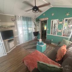 Cozy Private Cottage Only 5 miles from Disney