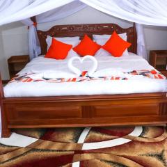 Len accommodation