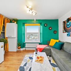 The Sunshine Loft - Vibrant Stay Hideaway