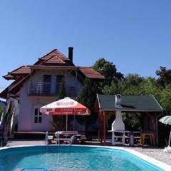 Ferienwohnung mit Pool, WLAN direkt am See 70qm