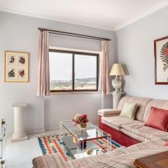 GuestReady - Vibrant flat w/ balcony