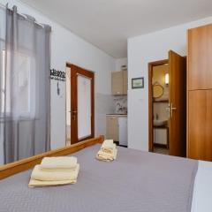 Apartment Jadranka cozy terrace retreat, Mali Lošinj