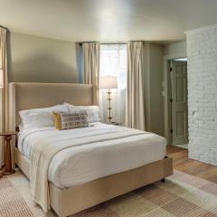 The 200 South St | Queen Rm 15