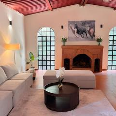 Rancho con cuatrimotos y cine