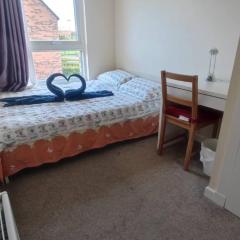 Cosy Room with Shared Bathroom