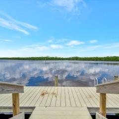 Watch the dolphins Large balcony Suite and heated pool