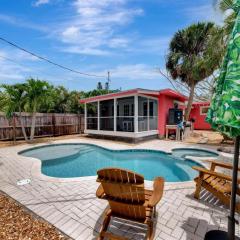 Renovated 3 bedroom bungalow with pool-close to village and beach