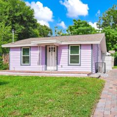 Cozy 2bd 2bth House Walk to Local Gems