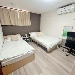 Asakusa Hanahi 102 Twin Bedroom 4 min walk to Asakusa Temple Direct subway access to Narita Haneda Airport Host's listings are all at the same address