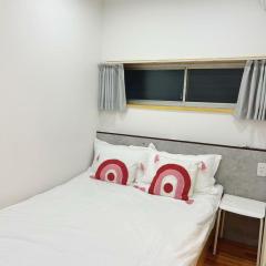 Asakusa Hanahi 201 Queen Bed Room, 4 min walk to Asakusa Temple, direct subway access to Narita and Haneda Airport
