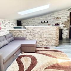 Stone City Apartment in Park Zone