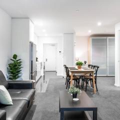 Green & Serene - Lush 1BR w Pool & Gym