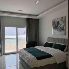 Studio overlooking the beach of Taqa