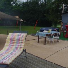 CHEZ MITCH EN CAMPING CAR et grand espace extérieur