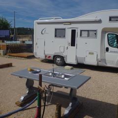 CHEZ MITCH EN CAMPING CAR et grand espace extérieur